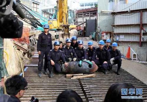 香港警方成功拆除二战遗留巨型炸弹