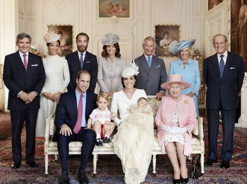 英国女王90大寿：珍贵皇室组照首次发布