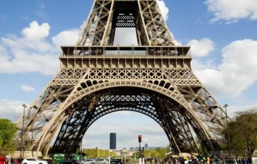 史上首次！巴黎埃菲尔铁塔将迎客过夜