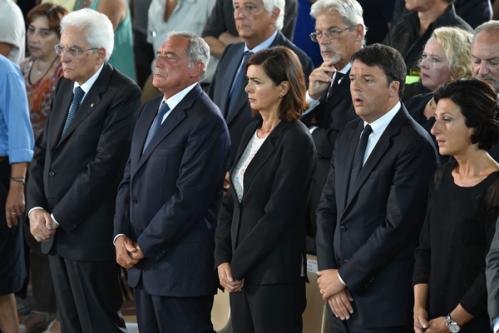 意大利为291名地震遇难者举行国葬