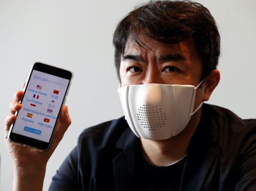 日本研发出智能口罩 可以将对话翻译成8种语言